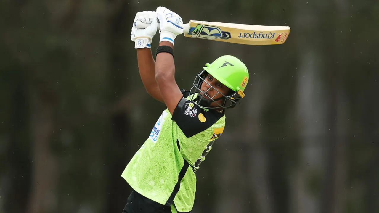 Chamari Athapaththu inks three-season WBBL contract with Sydney Thunder