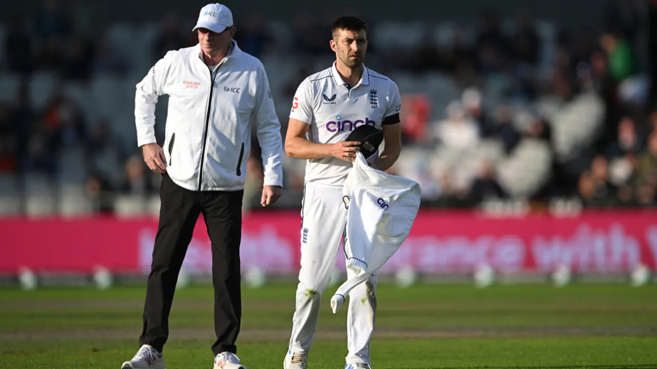 Mark Wood uncertain for remainder of Sri Lanka series following thigh injury