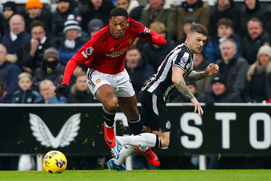 Istanbul Basaksehir submits bid for Newcastle defender Trippier