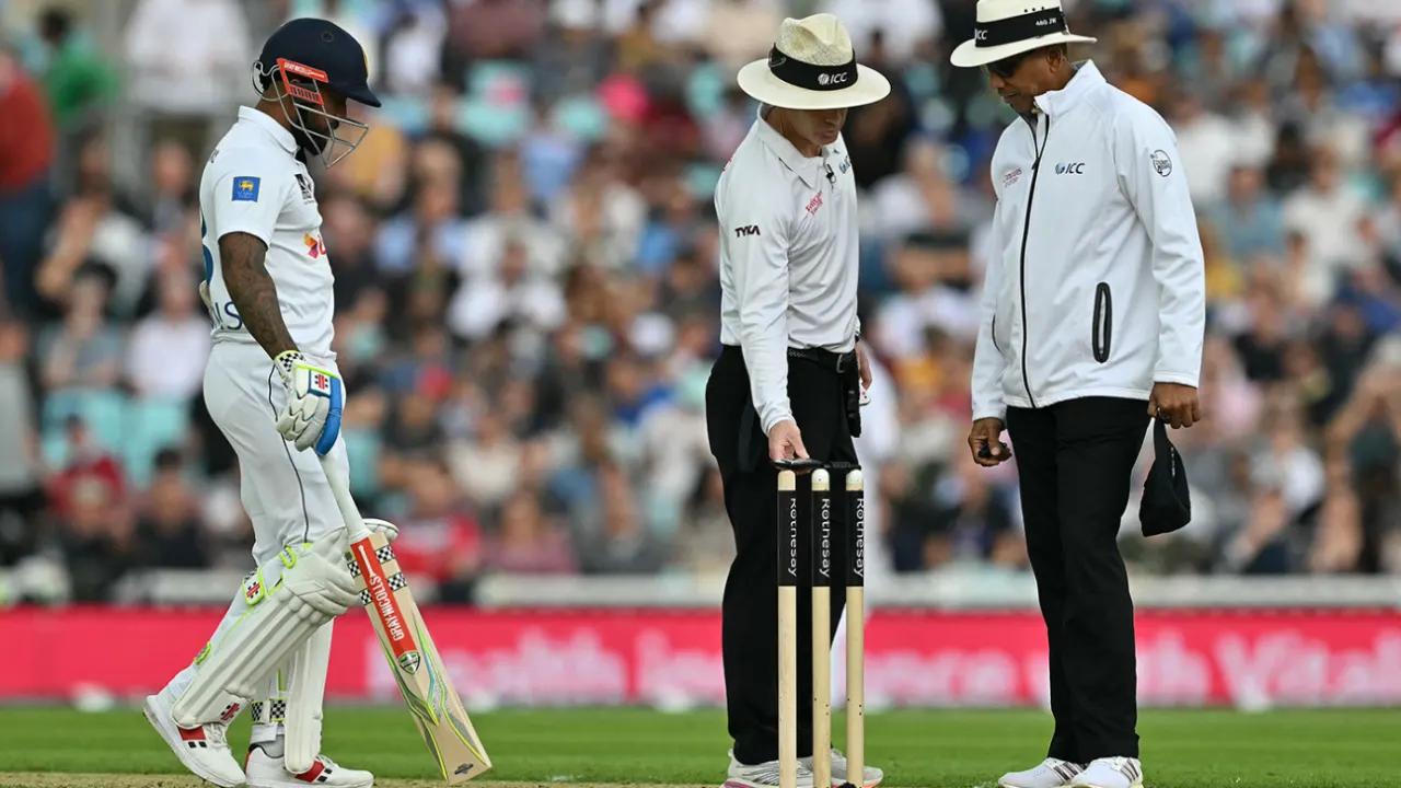 Chris Woakes forced to bowl spin mid-over in another comical incident at The Oval