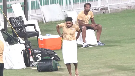 Babar Azam's Wardrobe Mishap: Cricketer Wraps Towel Around Waist in a Desperate Attempt to Save Face Before Prayers in Pakistan's Training