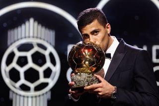 'Life as the Ballon d'Or Winner: Manchester City's Rodri Shares the Chaos of His Mum's Invitations and Decorations!'