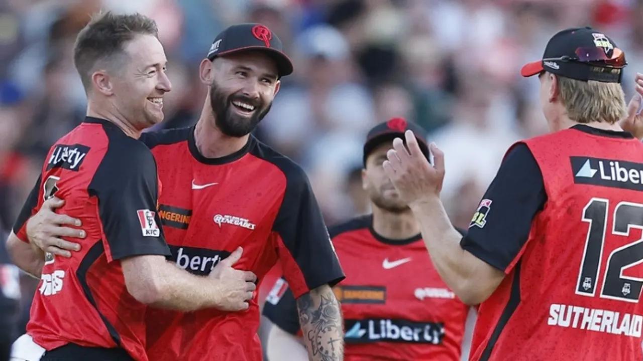 Rogers, O'Neill and Sutherland lead Renegades to victory over Hurricanes, securing first win of the season