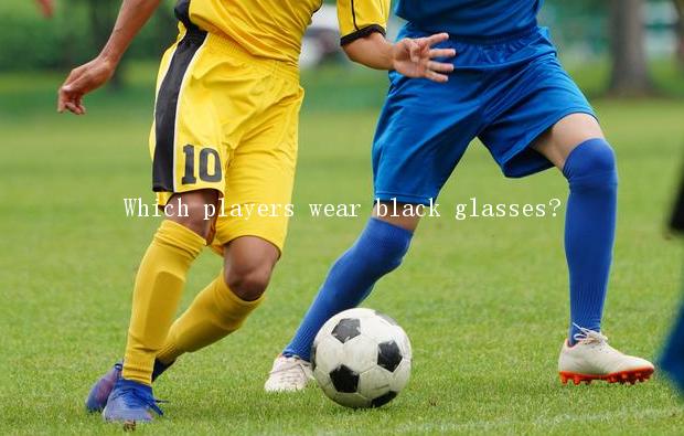 Which players wear black glasses?